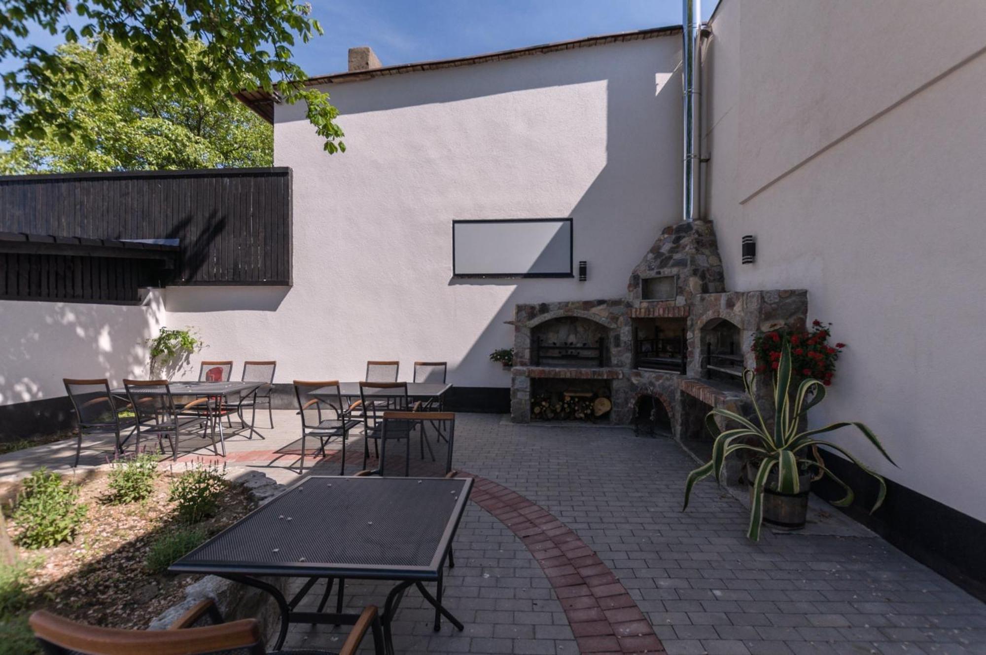 Gosciniec Kasztel U Gostla Hotel Murowana Goślina Kültér fotó